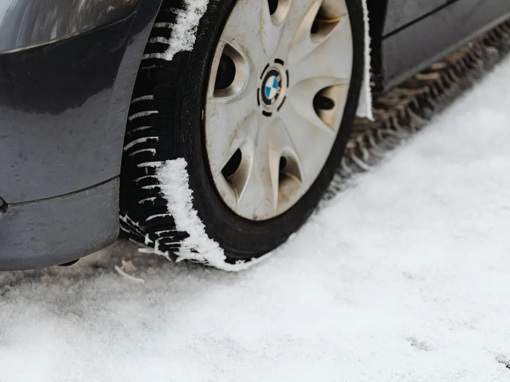 Pneus hiver ou pneus 4 saisons, quelles différences et lequel choisir selon votre climat et la réglementation ?